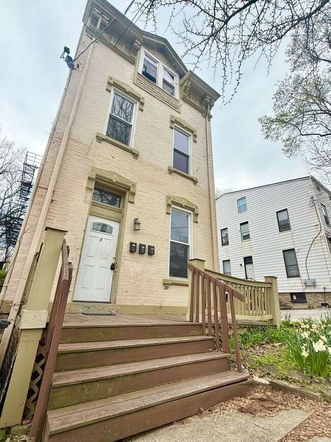 Building Photo - 447 Warner St Unit 447-1