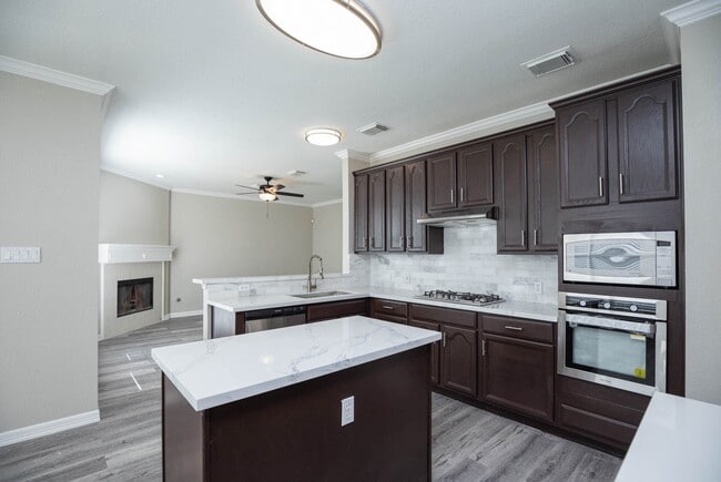 Building Photo - 18135 Somerset Knolls Ct
