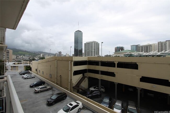 Photo - Kapiolani Manor 1 bedroom, 1 bath, 1 parking, 6th Floor Unidad 608