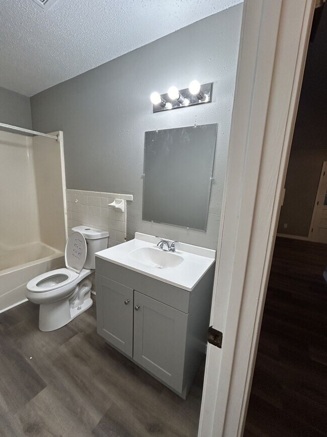 Photo - 905-907 N Rouse Duplex Unidad 907 N Rouse