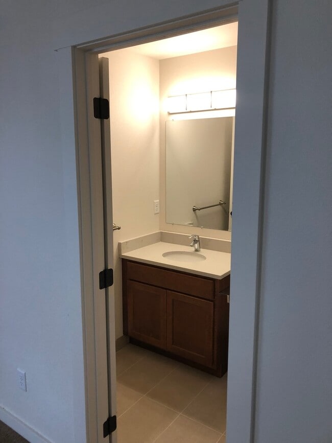 Photo - 4.5 Bathrooms ! 4 large bedrooms! Close to CWU