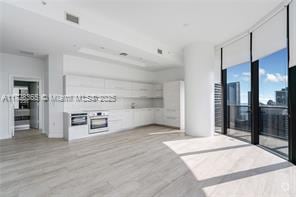 Building Photo - 45 SW 9th St Unit # 4706 Rental