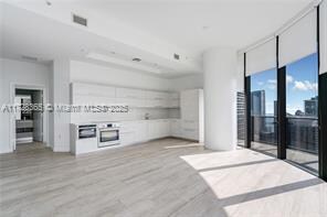 Photo - 45 SW 9th St Unidad # 4706 Rental