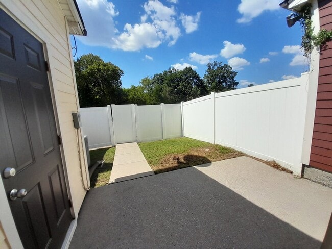 Photo - 2021 Hemlock Dr