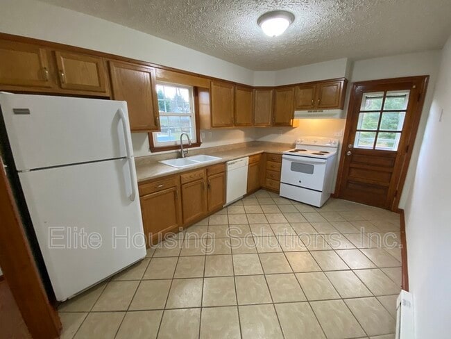 Photo - 120 W Marshall St Unit Apt 2