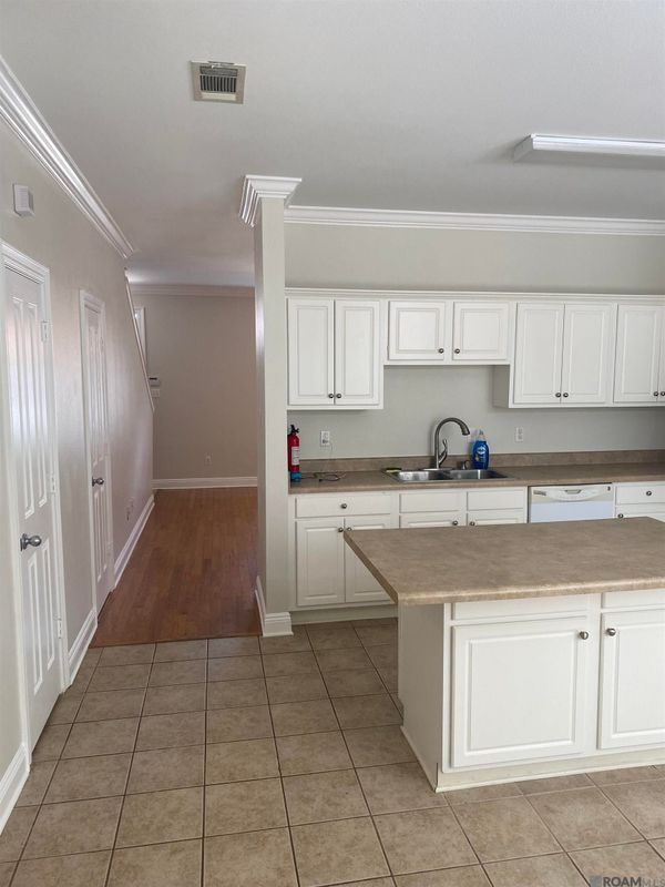 Photo - 2121 Plantation Ln
