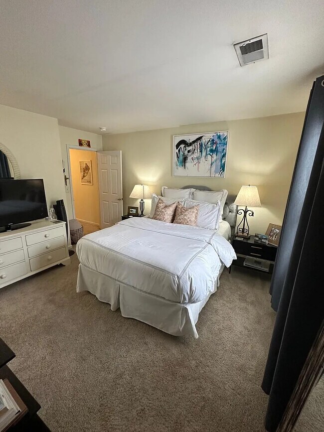 Photo - 3259 Weston Street