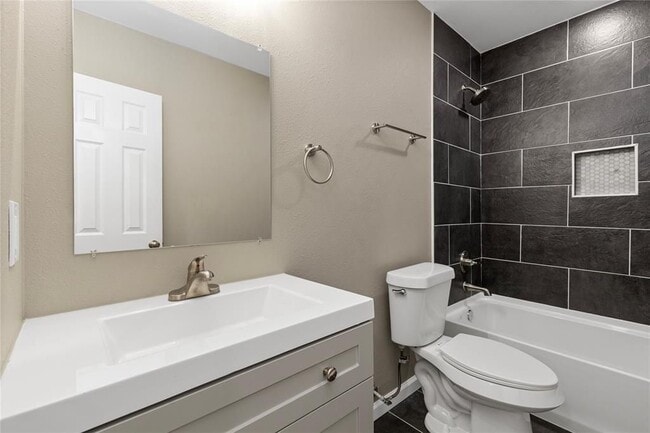 Photo - 702 E Main St