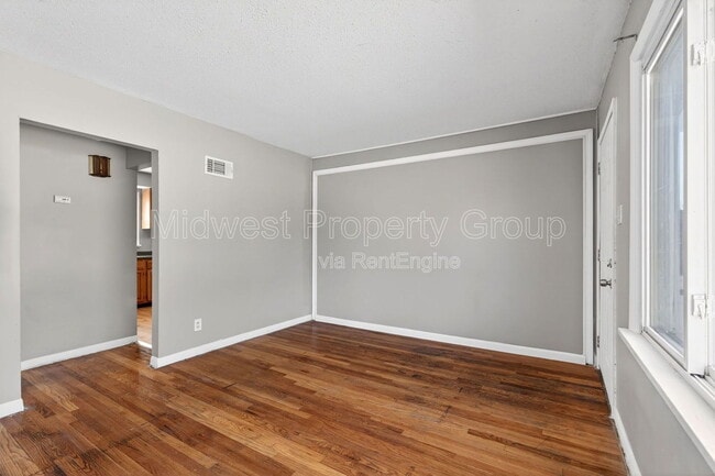 Photo - 8280 Frost Ave