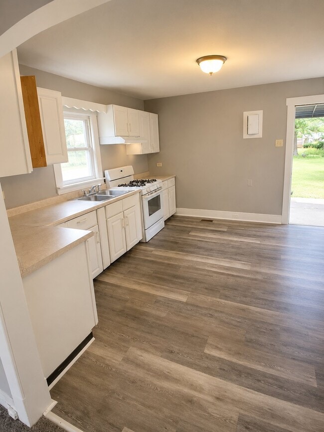 Photo - 1180 N Summit Ave