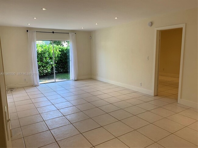 Photo - 1200 Mariposa Ave Unit E104