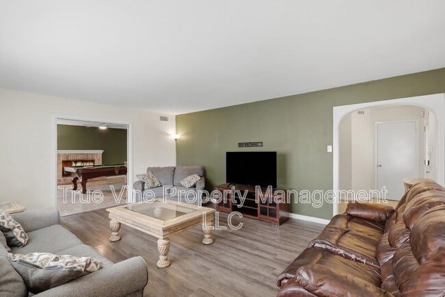 Photo - 2423 W Gramercy Pl