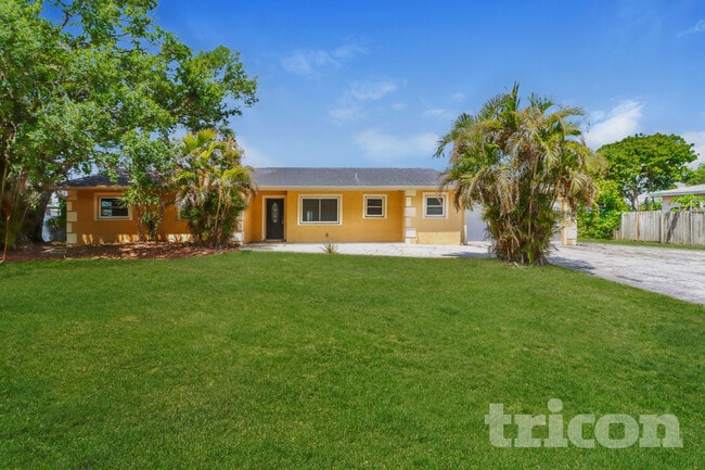 Building Photo - 268 Plumosa Dr