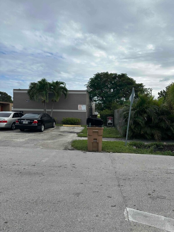 272 SW 3rd St Unit B