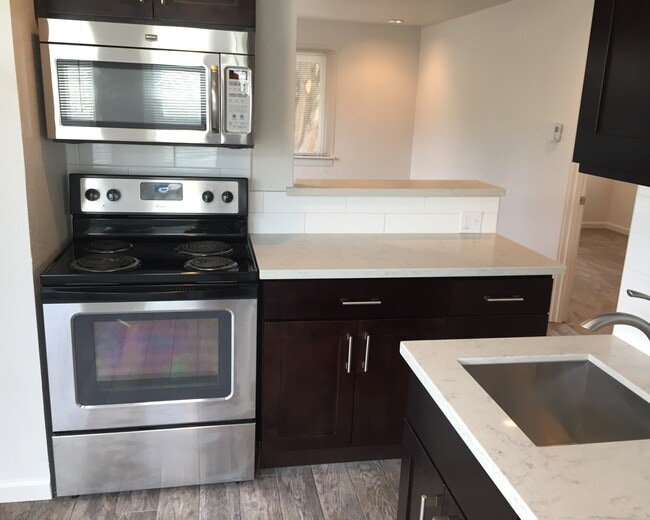 Photo - 609 N 48th St