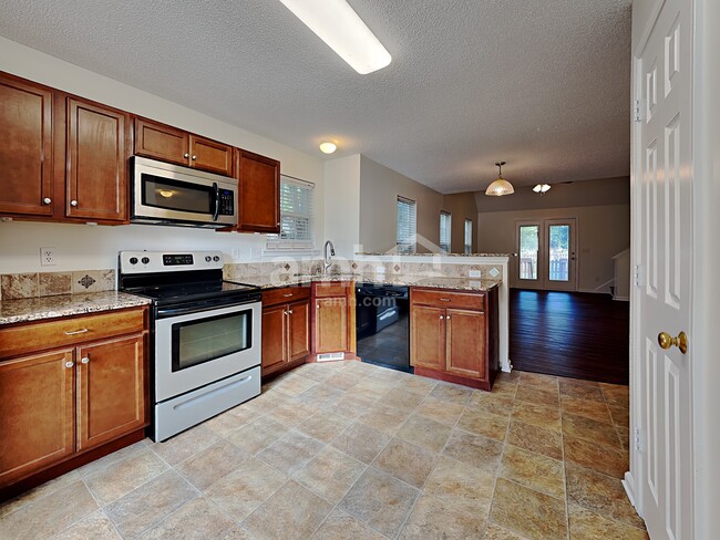 Photo - 6 Saddlemount Ln