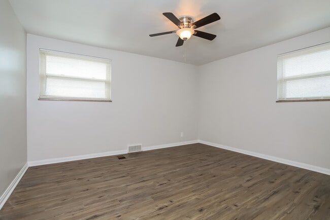 Photo - 5565 Fairwood Rd