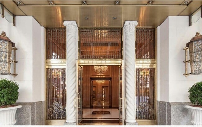 Building Photo - 502 Park Ave