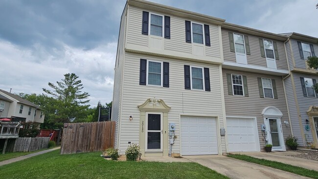 Building Photo - 20140 Daniels Cir