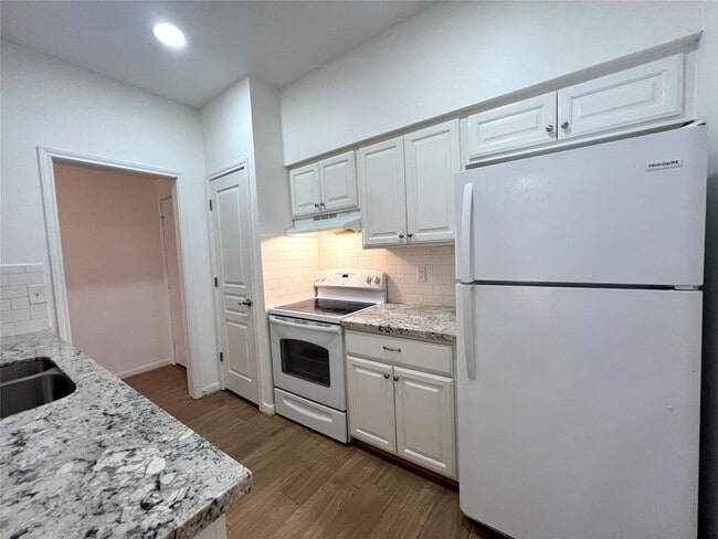 Photo - 2425 Underwood St Unidad 154