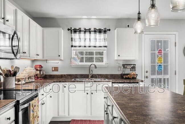 Photo - 367 Crane Way