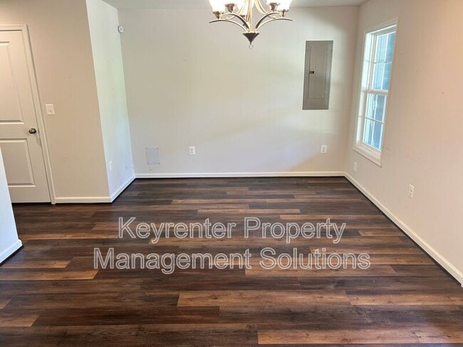 Photo - 213 Willowshire Ct