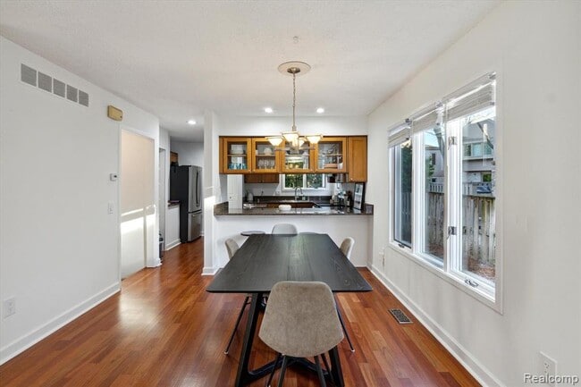 Photo - 677 E Lincoln St Unit 4