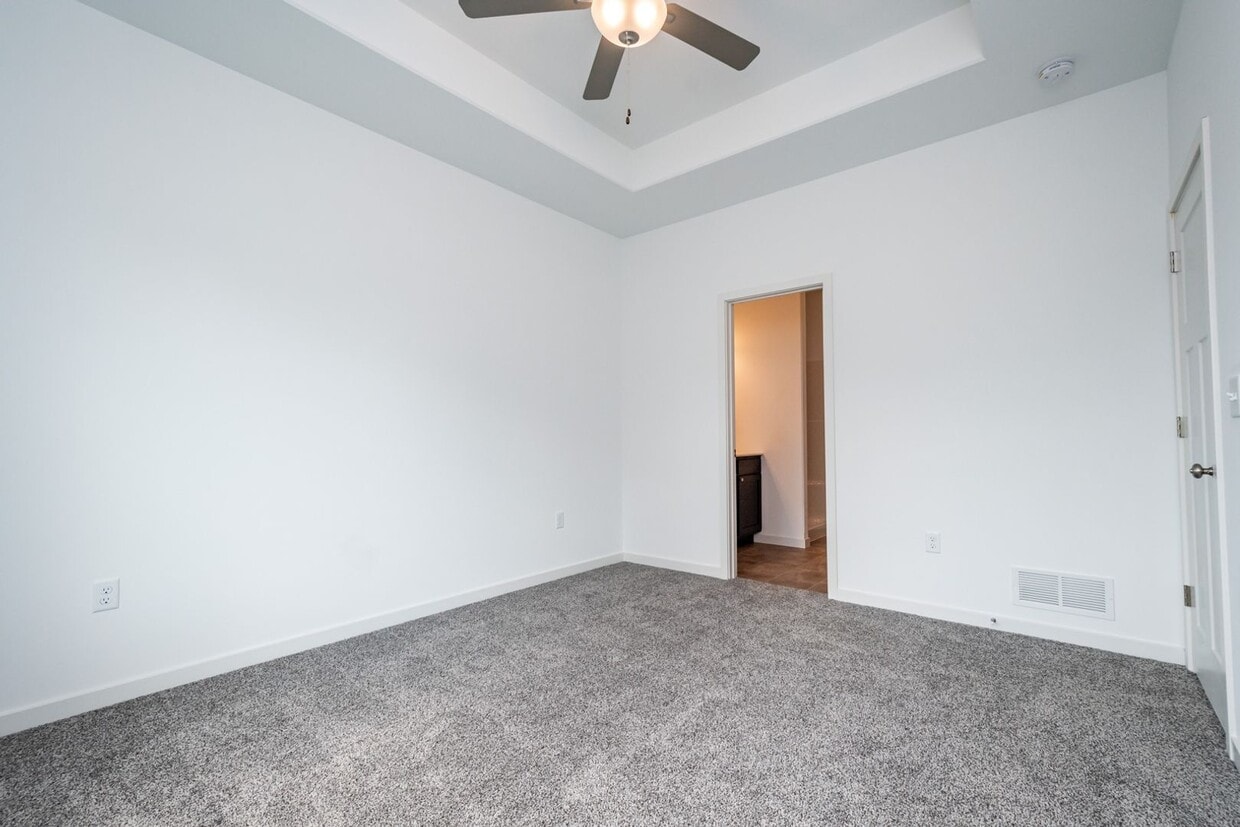 4 bed 3 bath East side Iowa city! - 4 bed 3 bath East side Iowa city!
