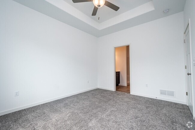 Building Photo - 4 bed 3 bath East side Iowa city! Rental
