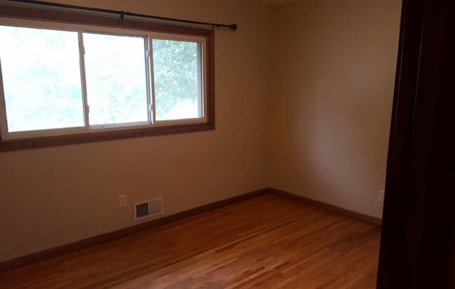 Photo - Stunning 3 Bedroom 2 Bathroom Home in St. Paul Park!