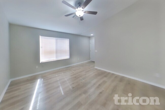 1516 E Saguaro Trail