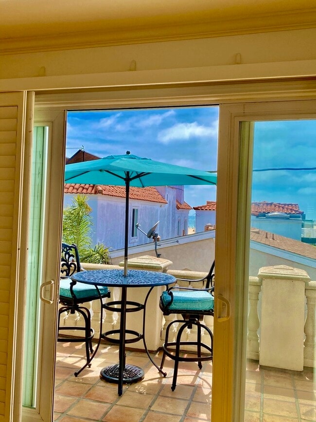 Photo - 143 Manhattan Ave