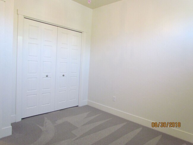 Photo - Beautiful 3 bed 2 bath in the popular Paramount community