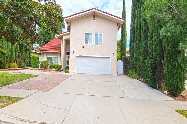 Building Photo - 10000 Hanna Ave