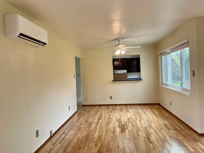 Photo - Beautifully Refreshed 3bd/1 ba Home in Cit...