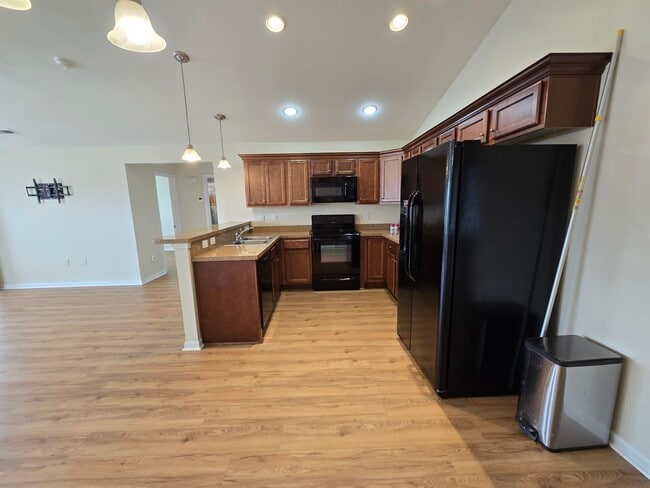 Photo - 1328 Valor Rd