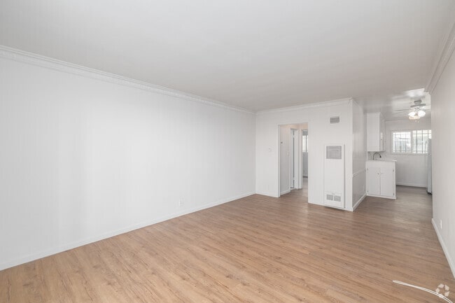 1BR, 1BA - 900SF - Living Room