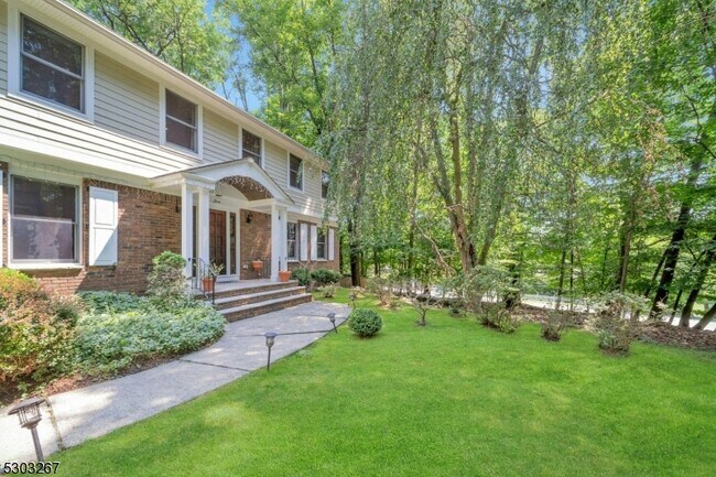 Photo - 7 Stonegate Rd