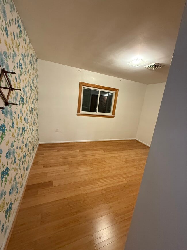 Photo - 5654 Burger St