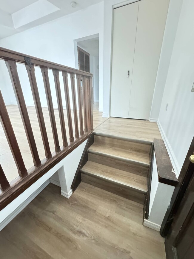 Building Photo - 273 Moffat St