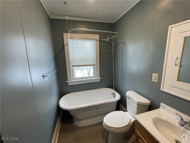Building Photo - 578 Hoye Ave Unit 1 Rental