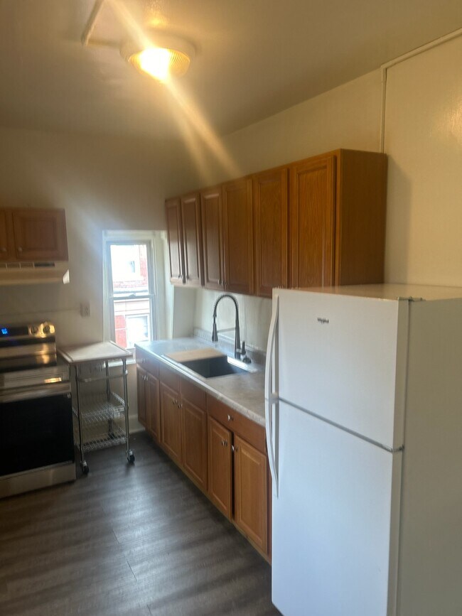 Kitchen - 261 N York St Unit Apt 3