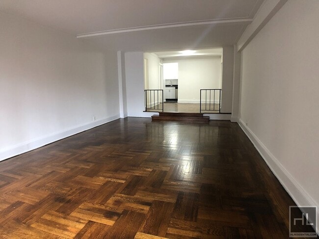 Photo - EAST 38 STREET Unidad 2J