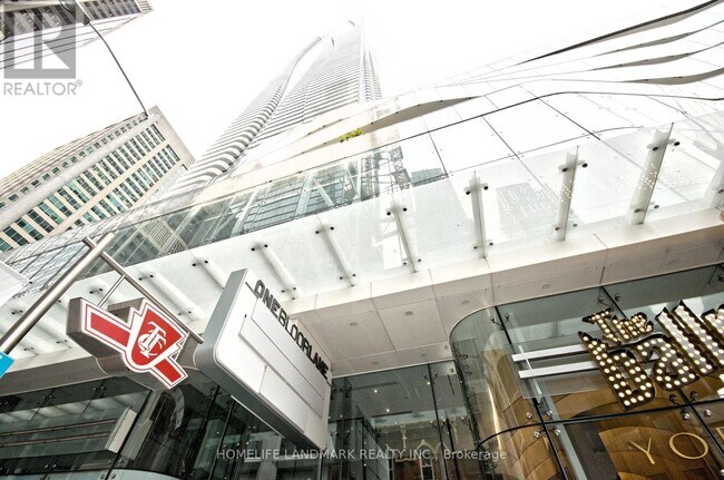 Photo - 1 Bloor St E Unit 809