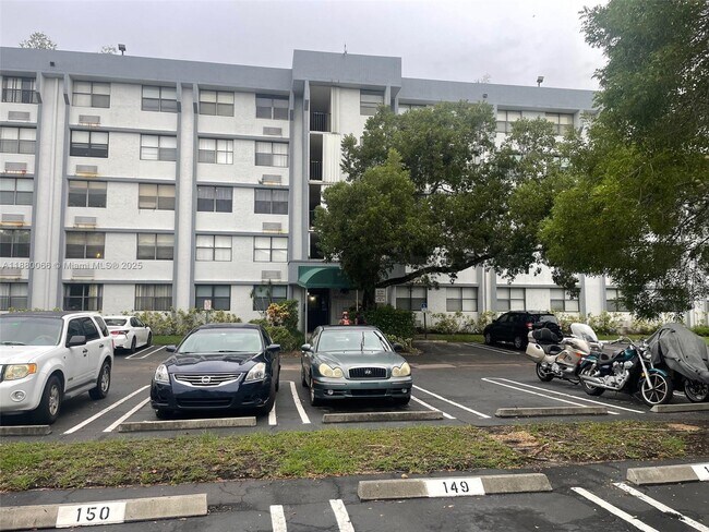 Building Photo - 2401 Riverside Dr Unit 203-B Rental