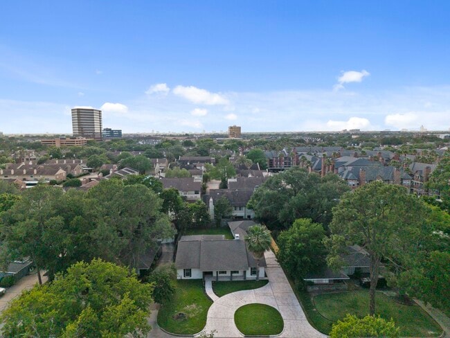 Building Photo - 2402 Chimney Rock Rd