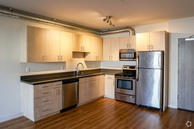 1BR, 1BA - 638SF