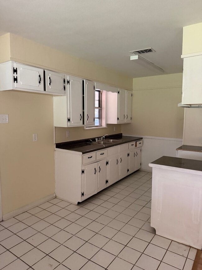 Photo - 108 E Santa Anna St