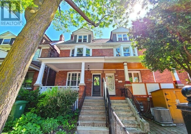 Photo - 261 Crawford St