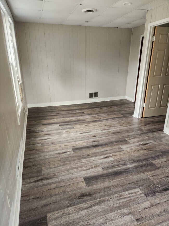 36 N Glenwood Ave Apartments For Rent in Glenwood, IL